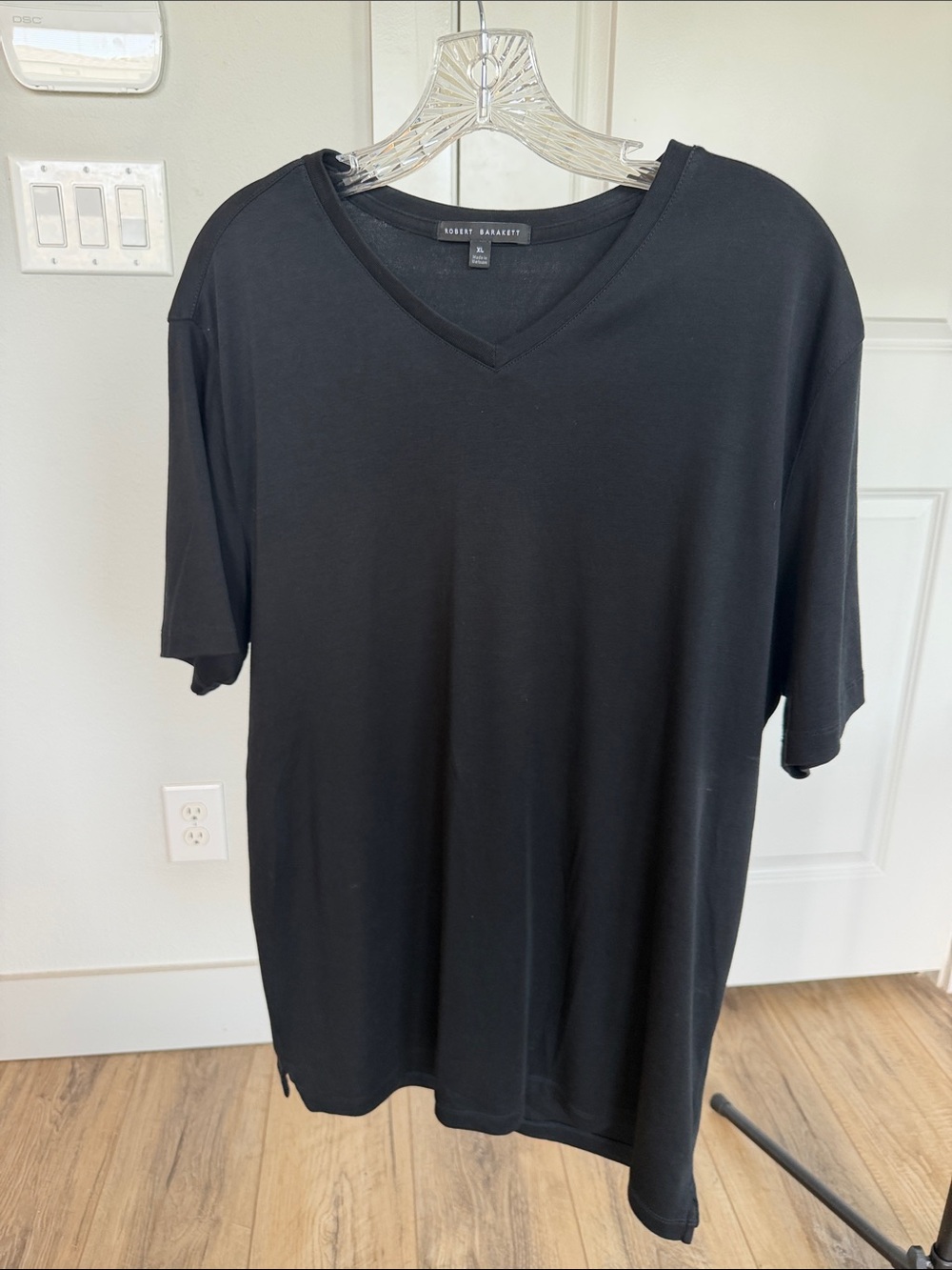 Robert Barakett Men's Black V-Neck Short Sleeve Tee